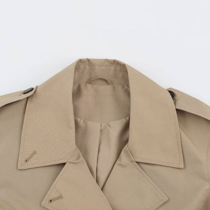 Women's short-cut trench coat with double-breasted button placket Amarae