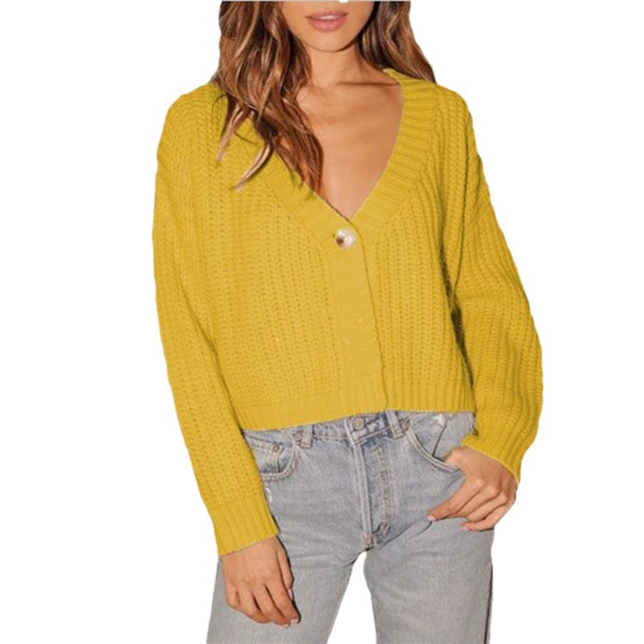Short knitted cardigan for women with V-neck and trendy button details Lune London