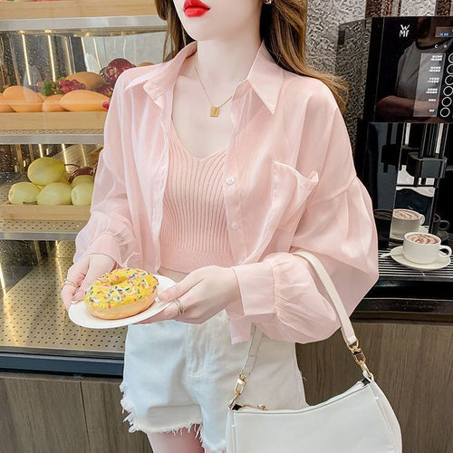 Blouse transparente pour femmes avec un délicat col en V et de fins détails en rib Chic & Stil