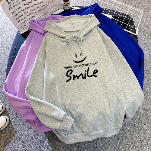 Women's hoodie with cheerful smile print Chic & Stil