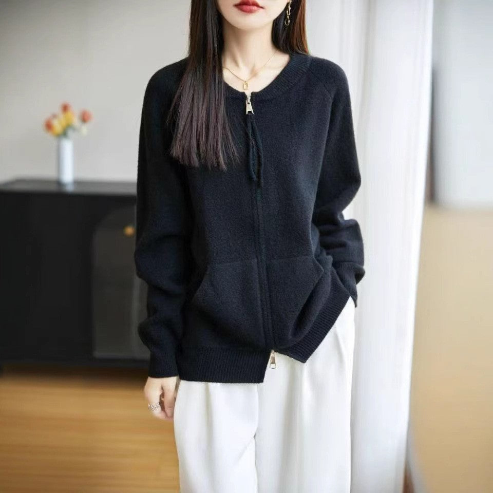 Veste en tricot confortable pour femmes avec fermeture éclair haute et poches latérales généreuses Chic & Stil