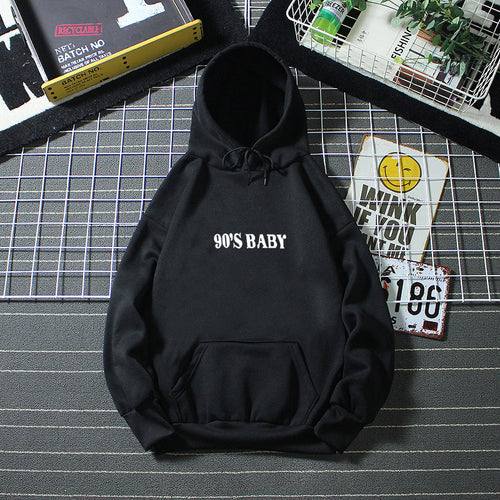 Women's hoodie with eye-catching 90s print Chic & Stil