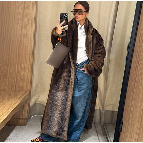 Women's Luxurious Faux Fur Coat with Elegant Cut Amarae