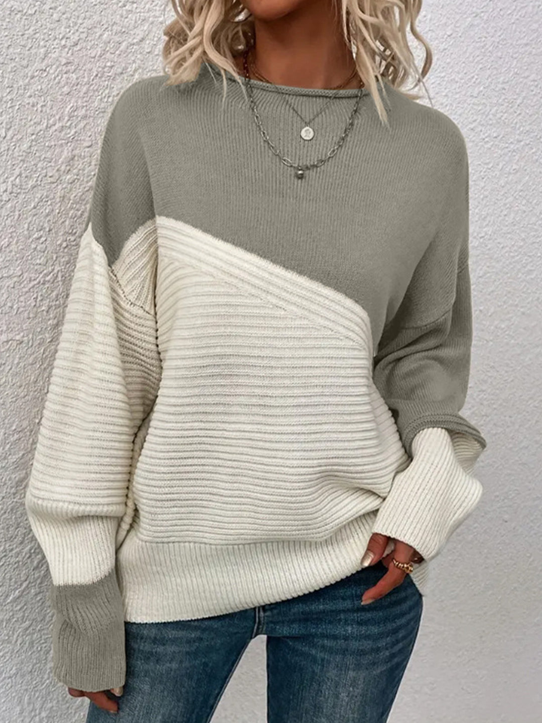 Casual women's sweater with contrasting textures and a relaxed fit Lune London