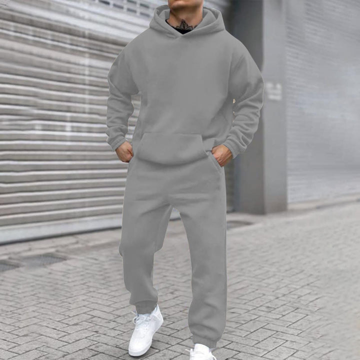 Comfortable leisure suit for men with oversized cut and kangaroo pocket Lune London