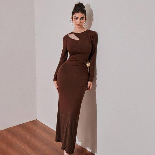 Robe maxi femme avec décolleté asymétrique et drapage sexy Chic & Stil
