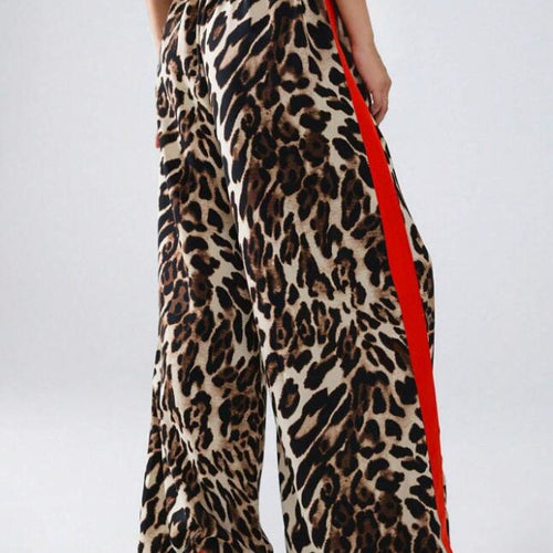 Wide women's pants with trendy leopard print and contrasting stripe details – chic and stylish
