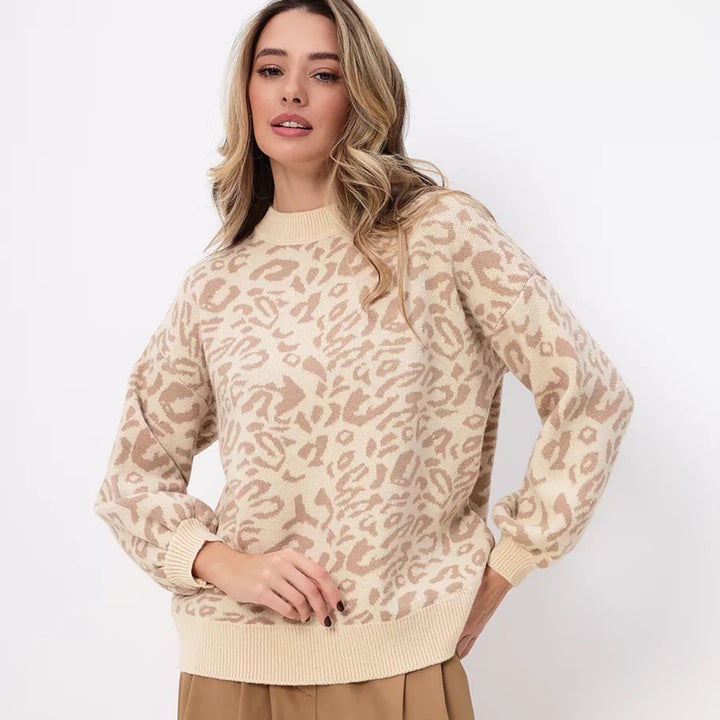 Comfortable knitted sweater for women with a modern leopard print and ribbed finishes Lune London