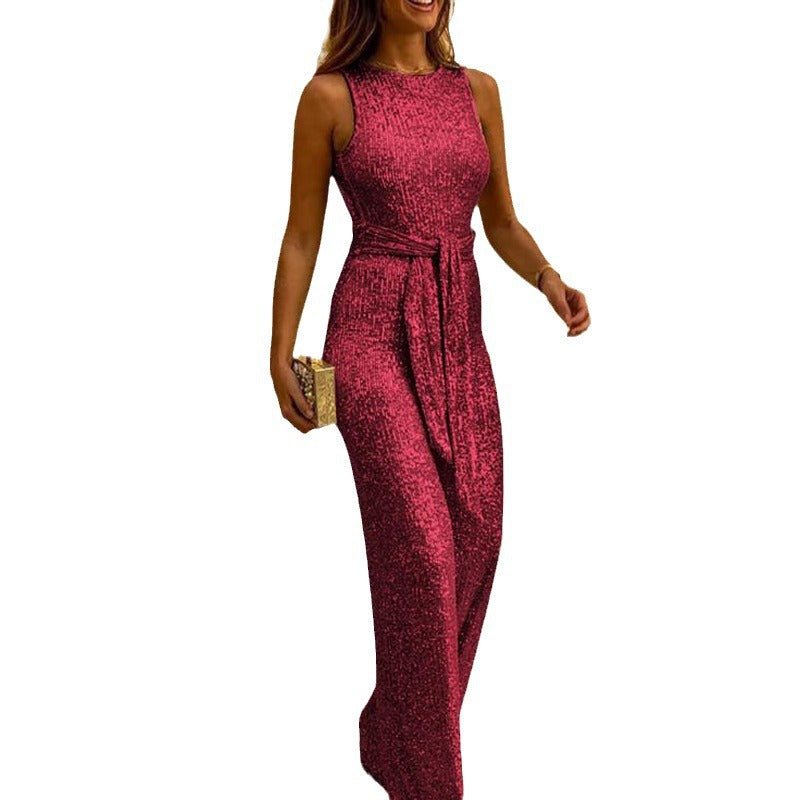 Glamorous evening dress for women with shimmering sequins and a fitted style Lune London