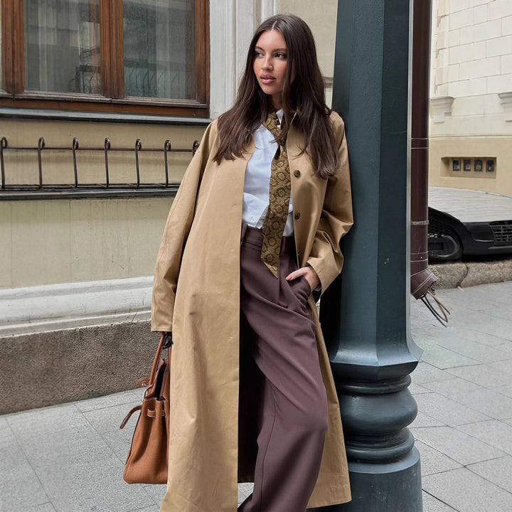 Ladies oversized fashionable trench coat with wide collar and buttonhole Lune London