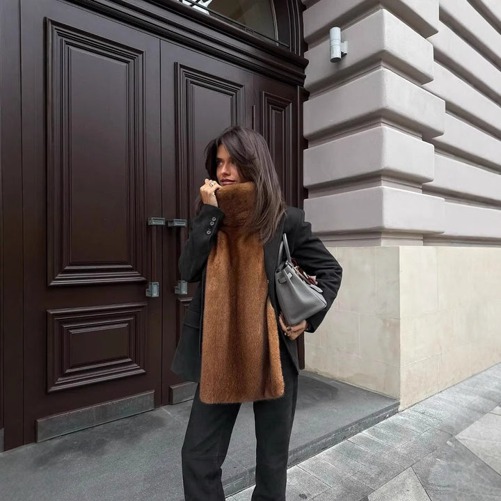 Ladies Elegant and Soft Scarf in High-Quality Material Lune London