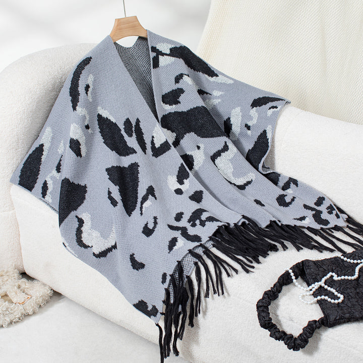 Women's soft scarf with fringe design Lune London