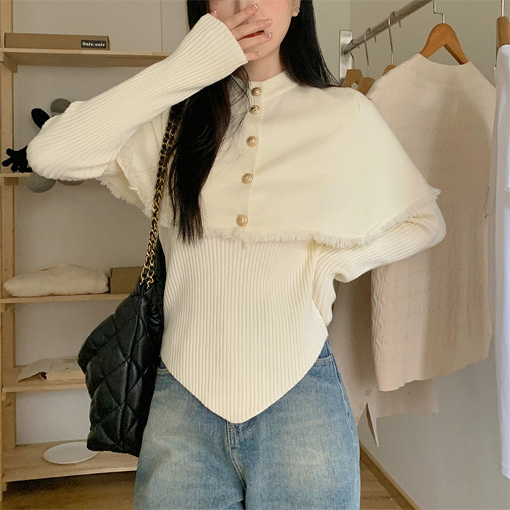 Top féminin à la mode avec un design à franges et des détails de boutons Chic & Stil