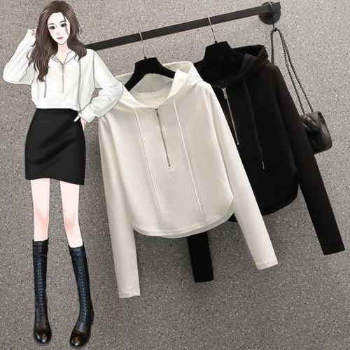 Women's stylish crop hoodie with practical zipper Chic & Stil