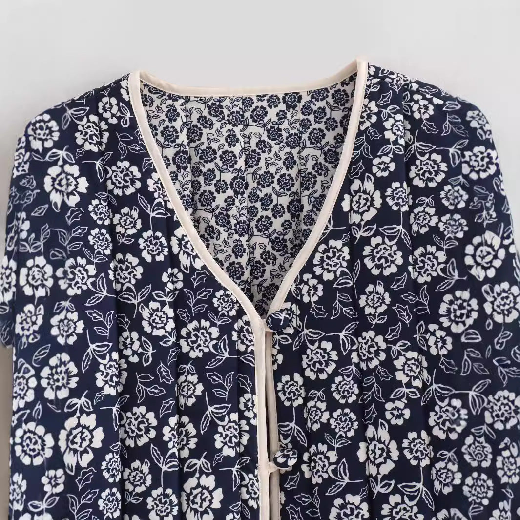 Quilted women's jacket with floral design and practical pockets Lune London