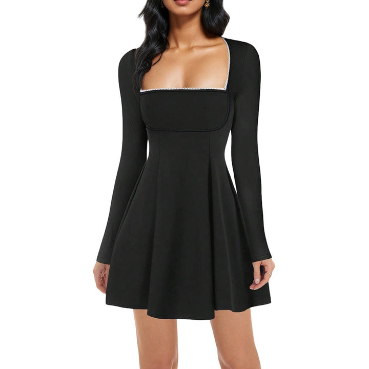 Robe pour femmes avec un décolleté carré élégant et des manches longues Chic & Stil
