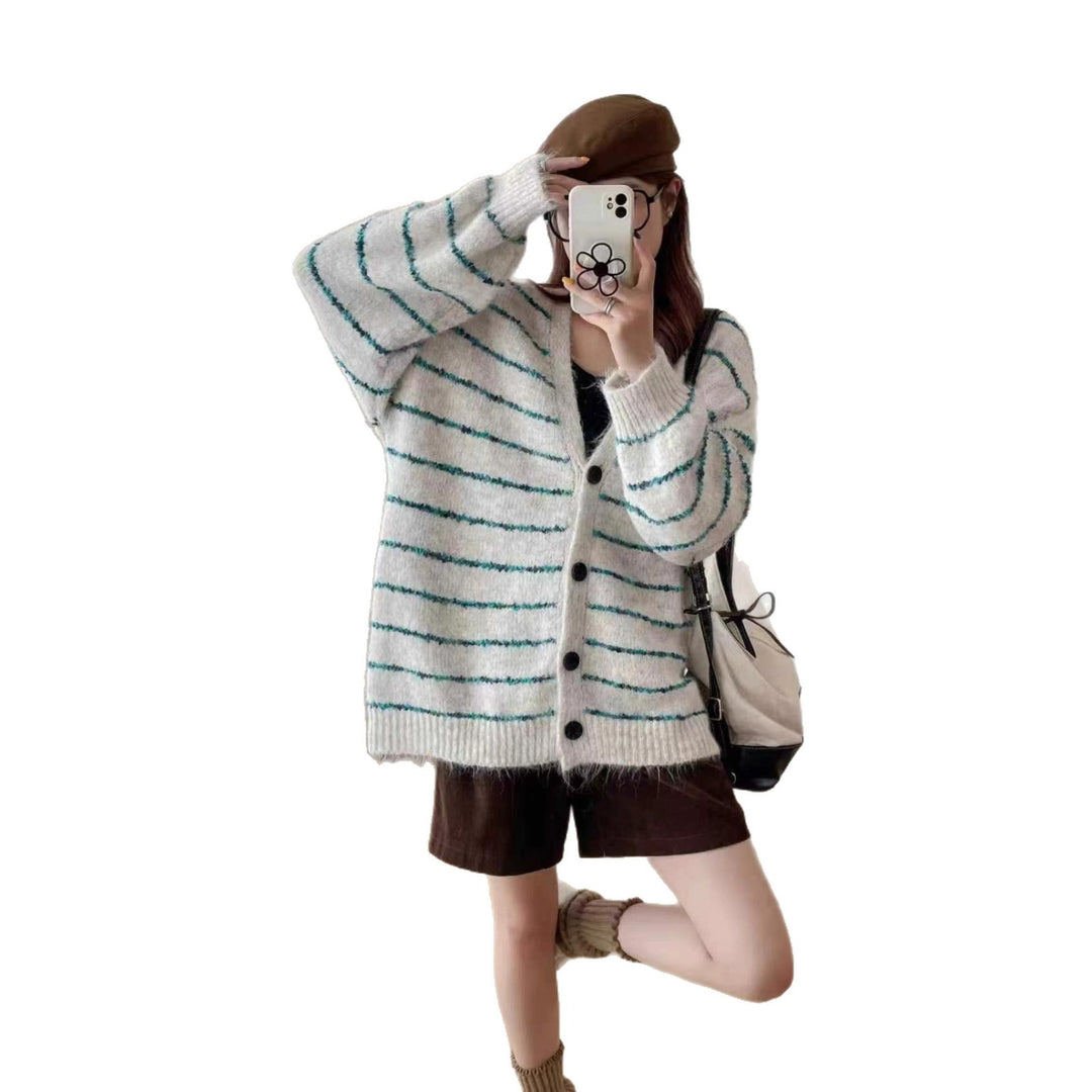 Cardigan en tricot épais pour femmes avec des rayures contrastées et des manches douces Chic & Stil