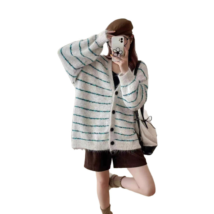 Cardigan en tricot épais pour femmes avec des rayures contrastées et des manches douces Chic & Stil