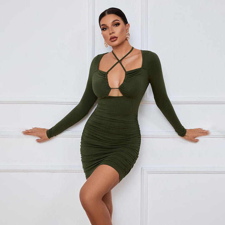 Robe enveloppante ajustée pour femmes avec des éléments de fronces décoratifs et un élégant décolleté en V Chic & Stil