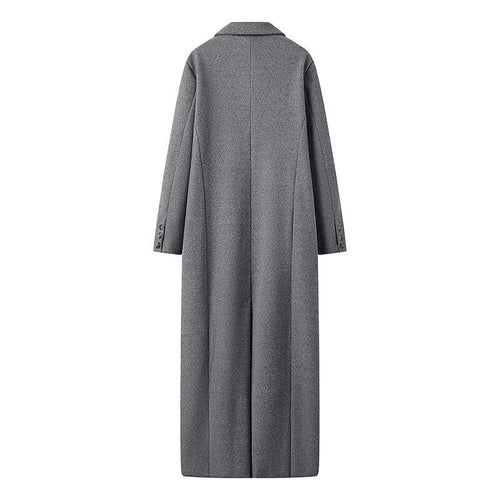 Elegant women's coat with classic design featuring double-breasted buttons Amarae