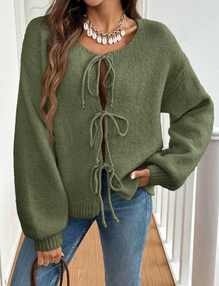 Pull en maille pour femme avec des détails de nœud élaborés Chic & Stil