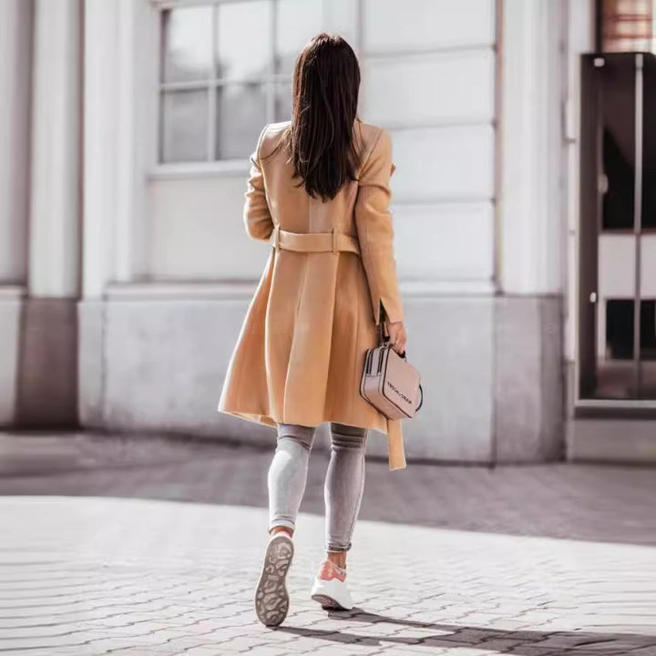 Elegant trench coat for women in high-quality material with adjustable belt and stylish cut Lune London