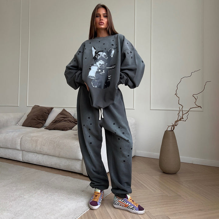 Oversized sweatshirt for women with graphic artistic pattern and casual fit Amarae