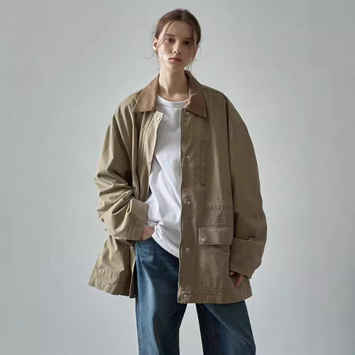 Veste utility surdimensionnée pour femmes en tissu robuste et avec poches pratiques Chic & Stil
