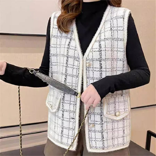 Women's elegant knitted vest with contrasting details Amarae