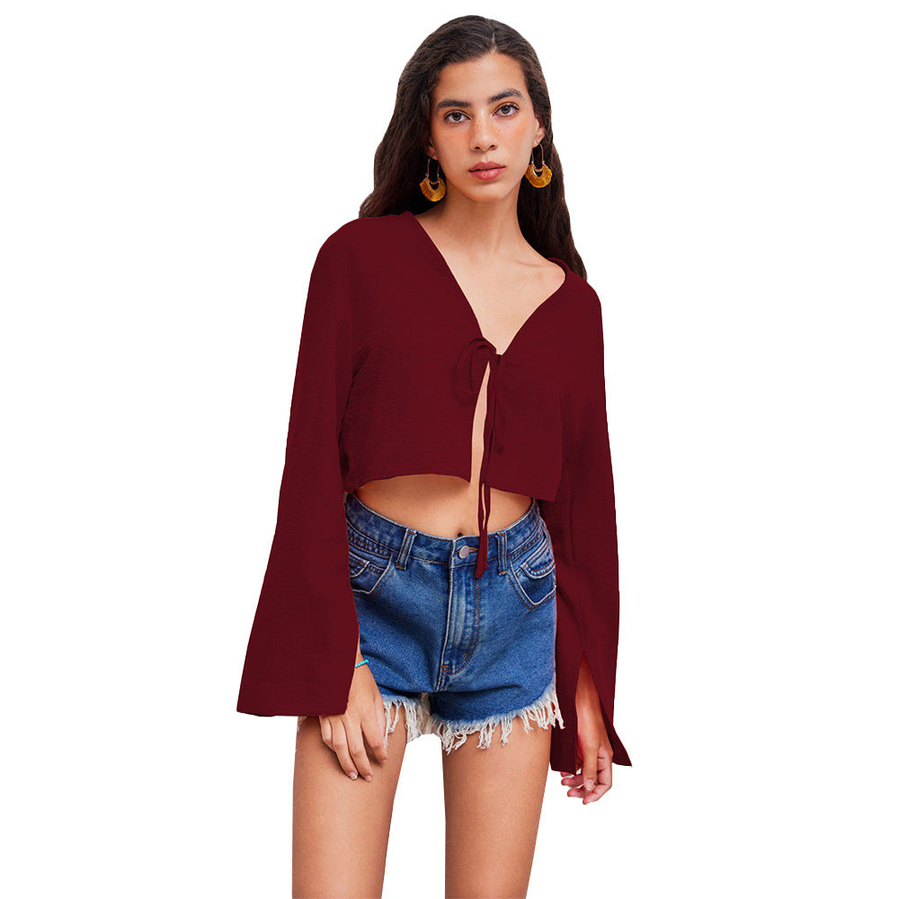 Haut court femme avec un profond décolleté en V et un nœud ludique Chic & Stil
