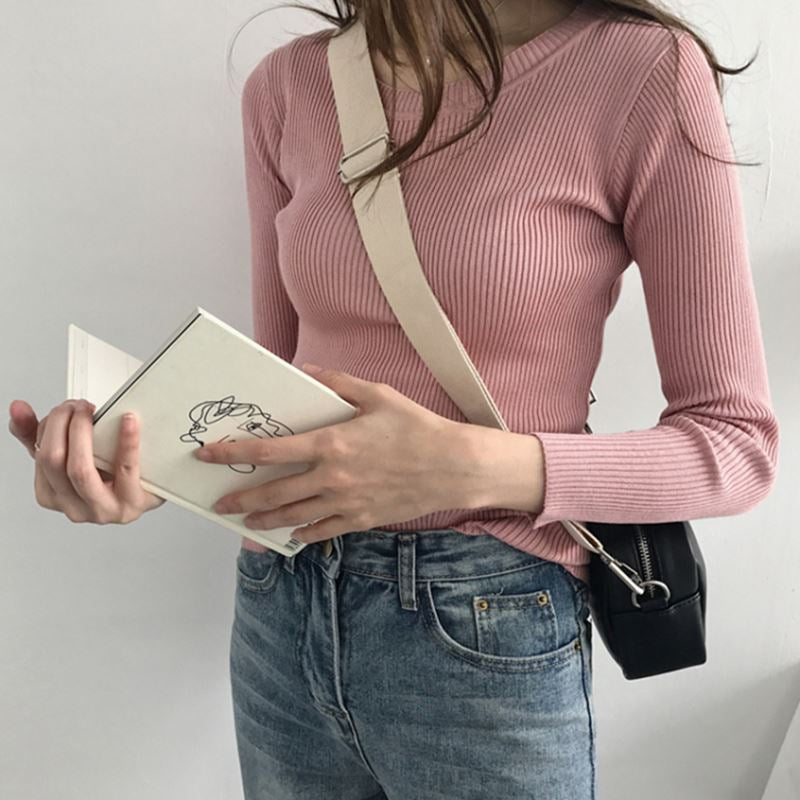 Women elegantly cut long sleeve top made of ribbed knit Lune London