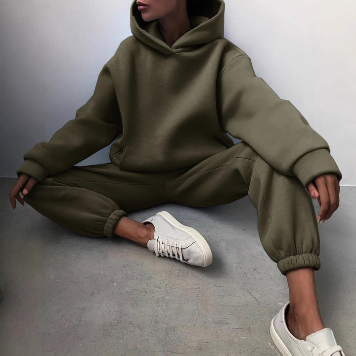 Sporty loungewear set for women with oversized hoodie and comfortable jogger pants Lune London