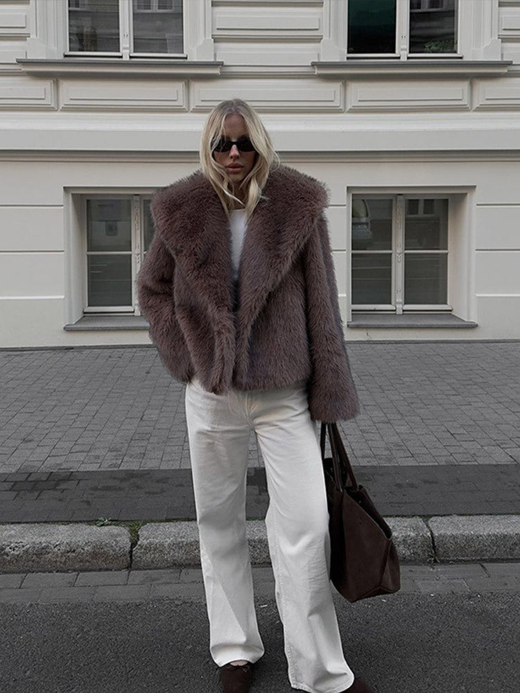 Ladies short jacket made of faux fur in a boxy fit with voluminous shawl collar Amarae
