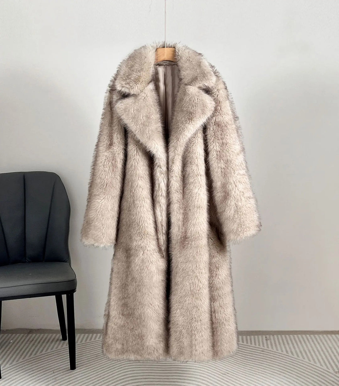 Luxurious faux fur coat for women with spacious design Lune London
