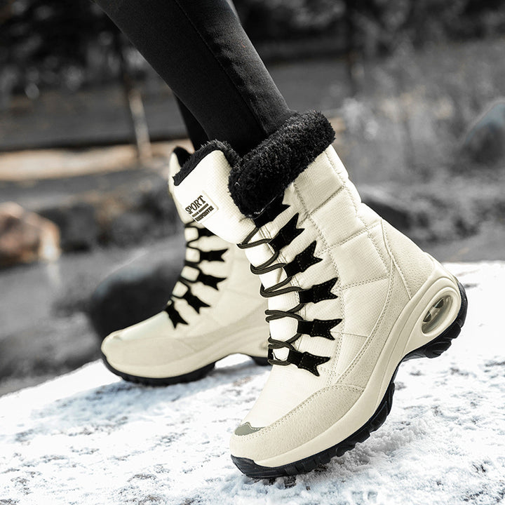 Winter hiking boots for women with insulating and slip-resistant sole construction Lune London