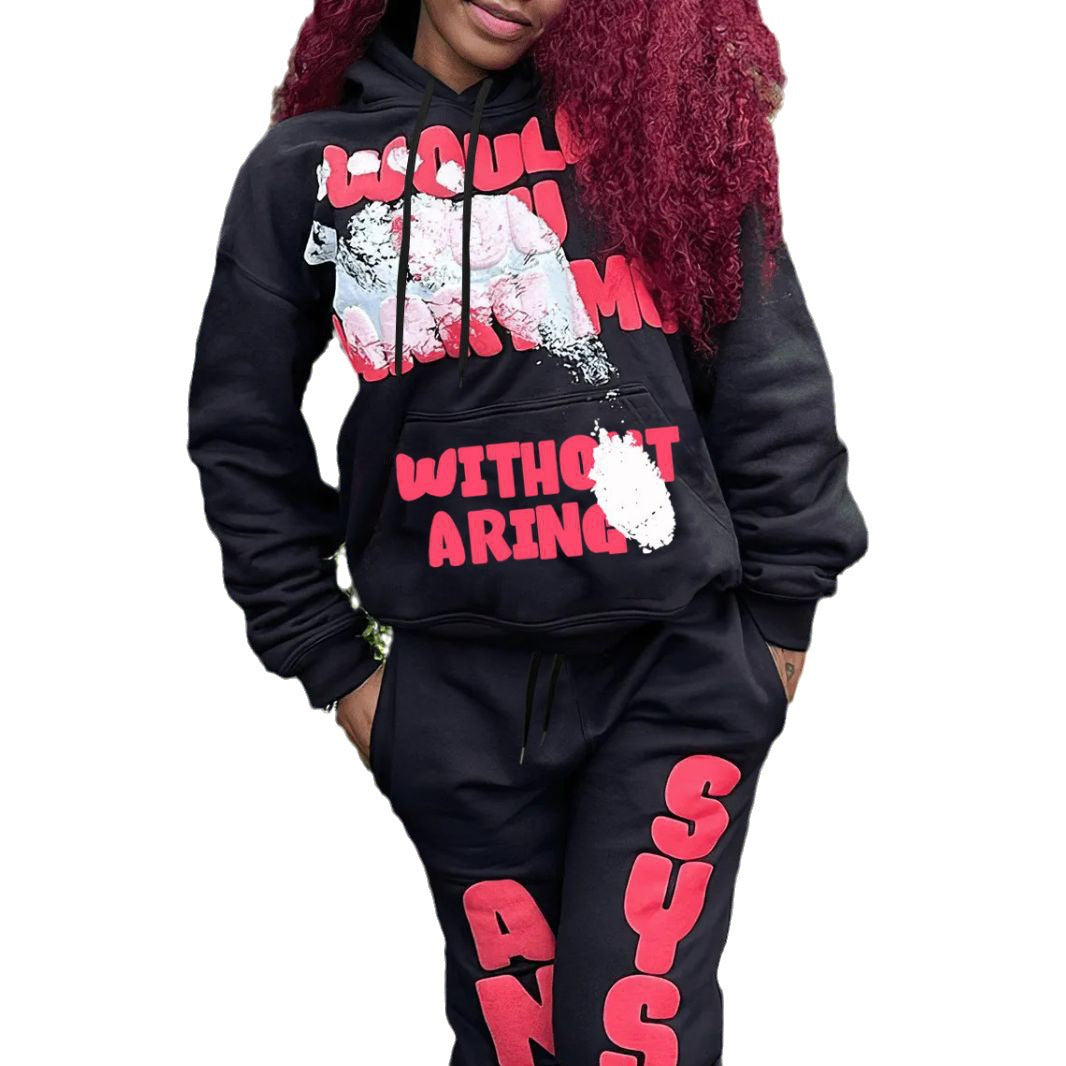 Sporty women's sweatpants and hoodie set with catchy logo Lune London