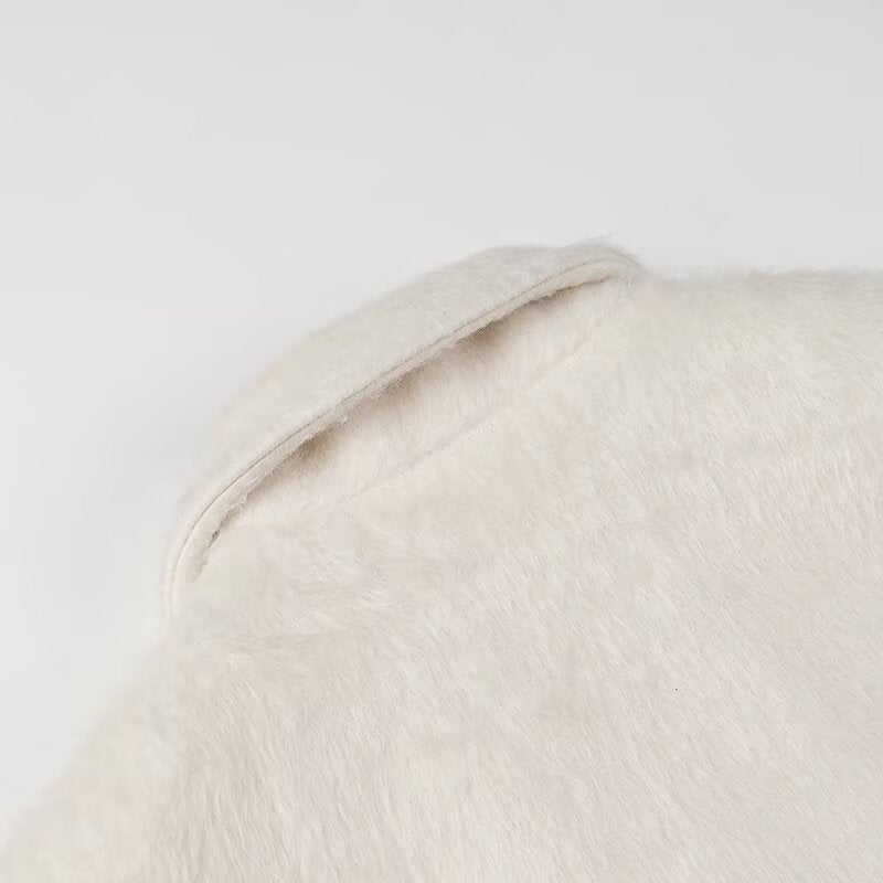Veste blazer moelleuse pour femmes avec détails de boutons et poches élégantes Chic & Stil
