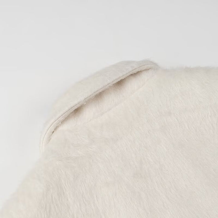 Veste blazer moelleuse pour femmes avec détails de boutons et poches élégantes Chic & Stil