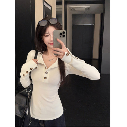 Ladies long sleeve shirt with decorative button details Chic & Stil
