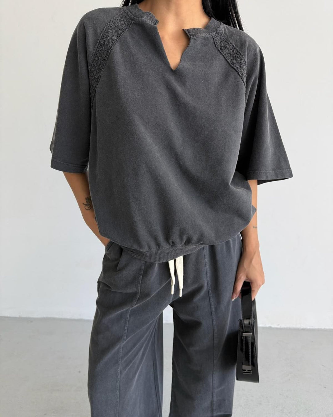 Oversized casual t-shirt for women with V-neck Lune London