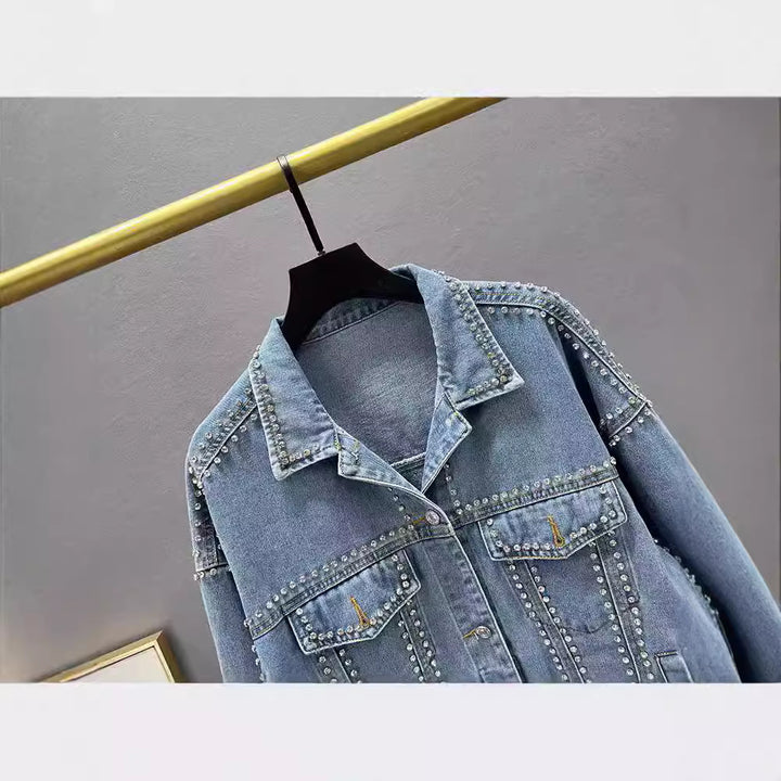 Veste en denim à la mode pour femmes avec des clous décoratifs Chic & Stil