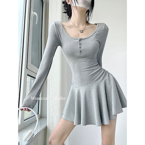 Women's Long Sleeve Dress with Flowing Skirt Chic & Stil