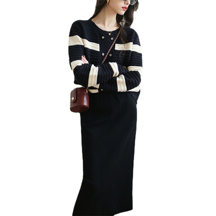 Cardigan pour femmes avec boutons décoratifs et motif rayé Chic & Stil