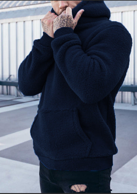 Men's cozy fleece sweatshirt with modern fit and practical pockets Lune London