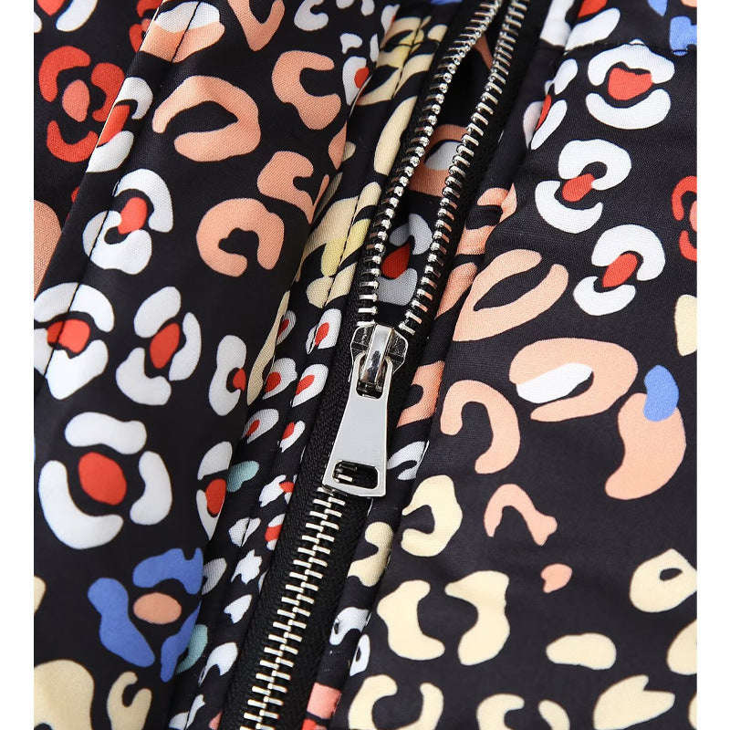 Trendy transitional jacket for women with a striking pattern, high collar and practical pockets Lune London