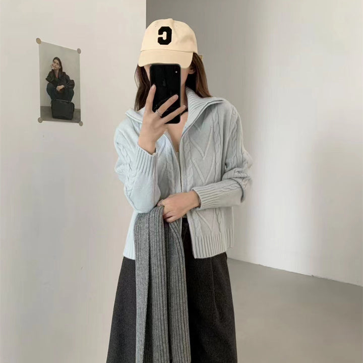 Cardigan pour femmes avec zip et motif en cablage moderne Chic & Stil