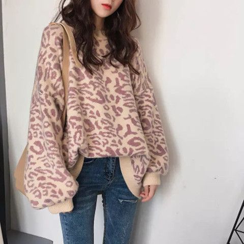 Oversized knitted sweater for women with modern animal pattern Lune London
