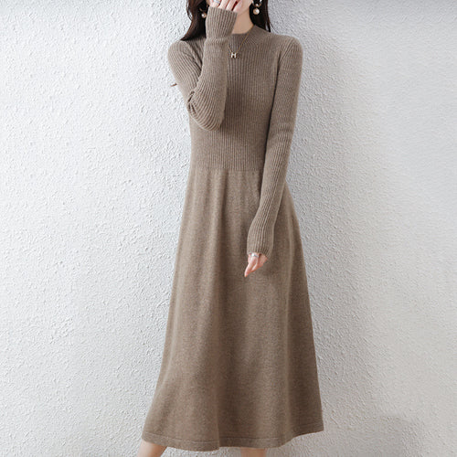 Robe en maille pour femme avec élégant col cheminée et jupe évasée Chic & Stil