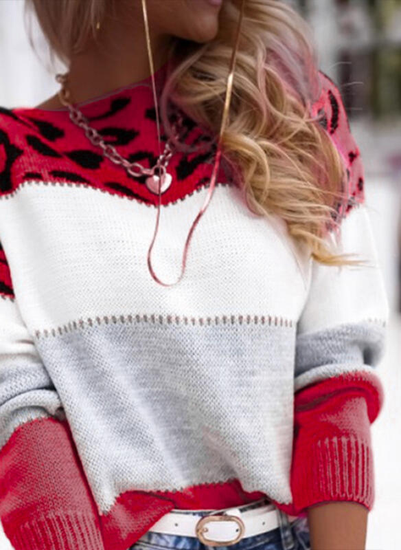 Chic and stylish oversized sweater for women with leopard print