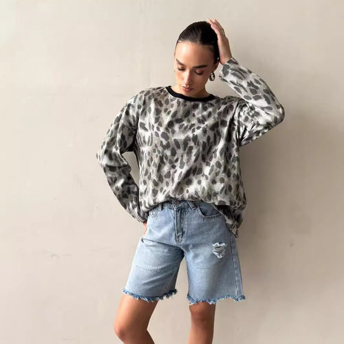 Casual women's sweatshirt with an exciting animal pattern Amarae